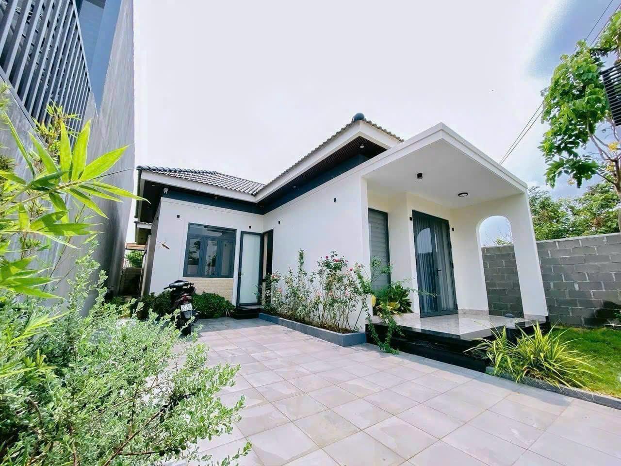 nhà mái thái 10x25m 3pn rộng rãi thôn 3 cuebur